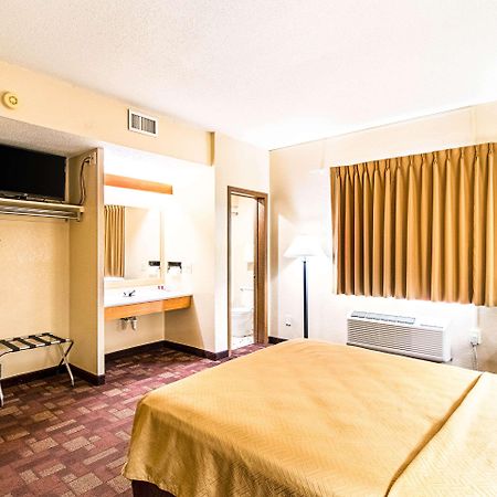 Econo Lodge Watertown Dış mekan fotoğraf