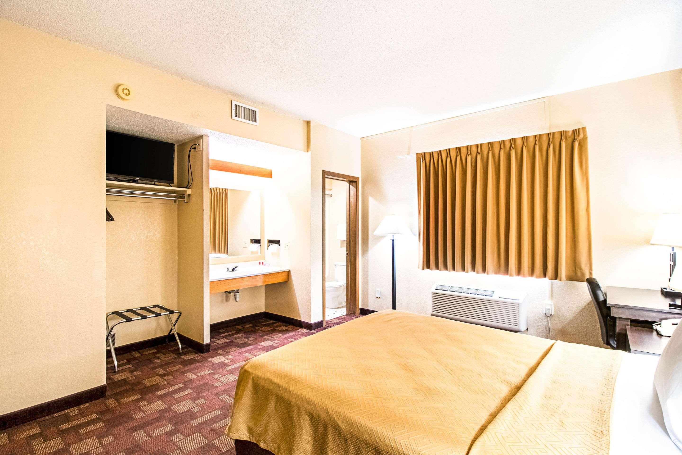 Econo Lodge Watertown Dış mekan fotoğraf