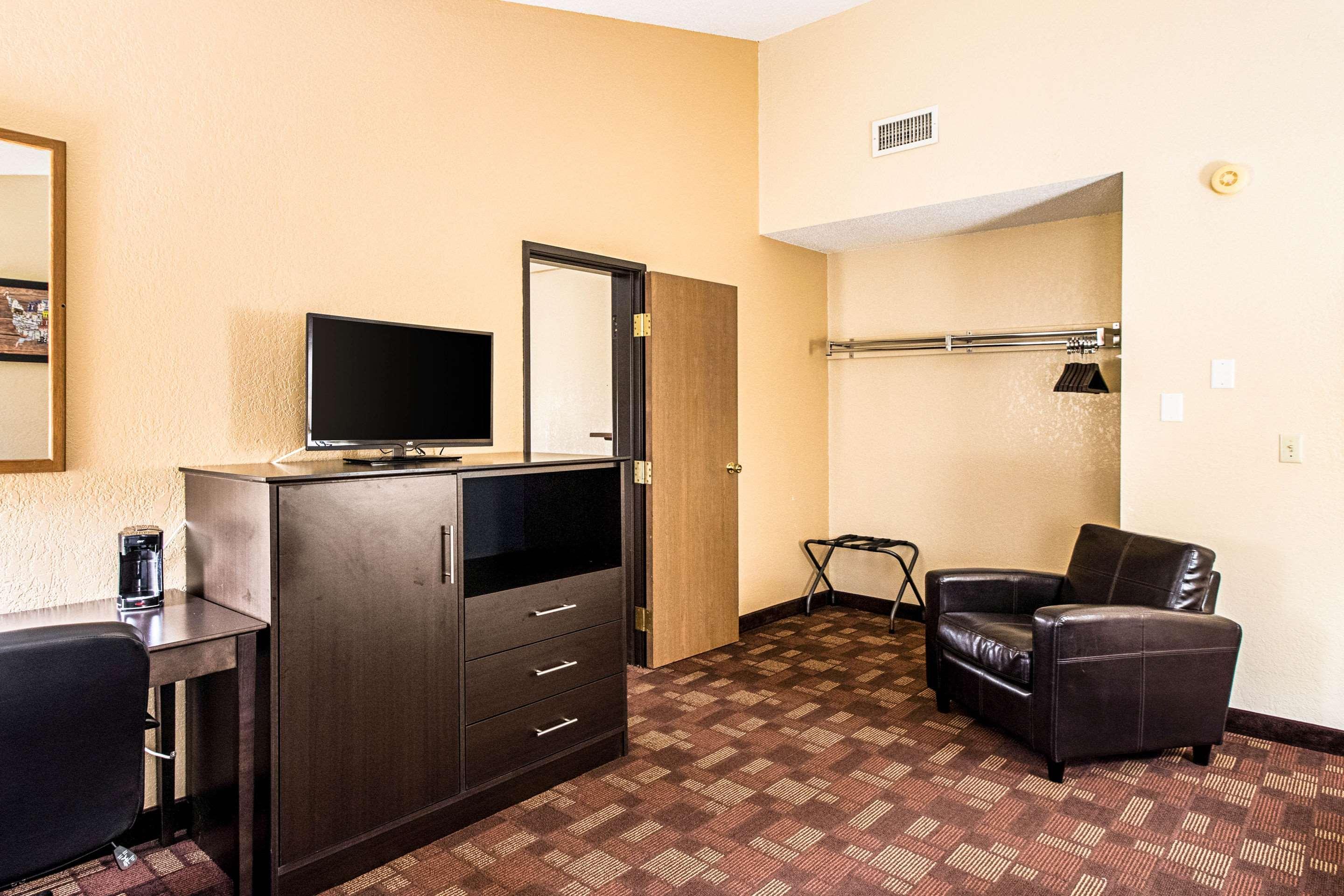 Econo Lodge Watertown Dış mekan fotoğraf