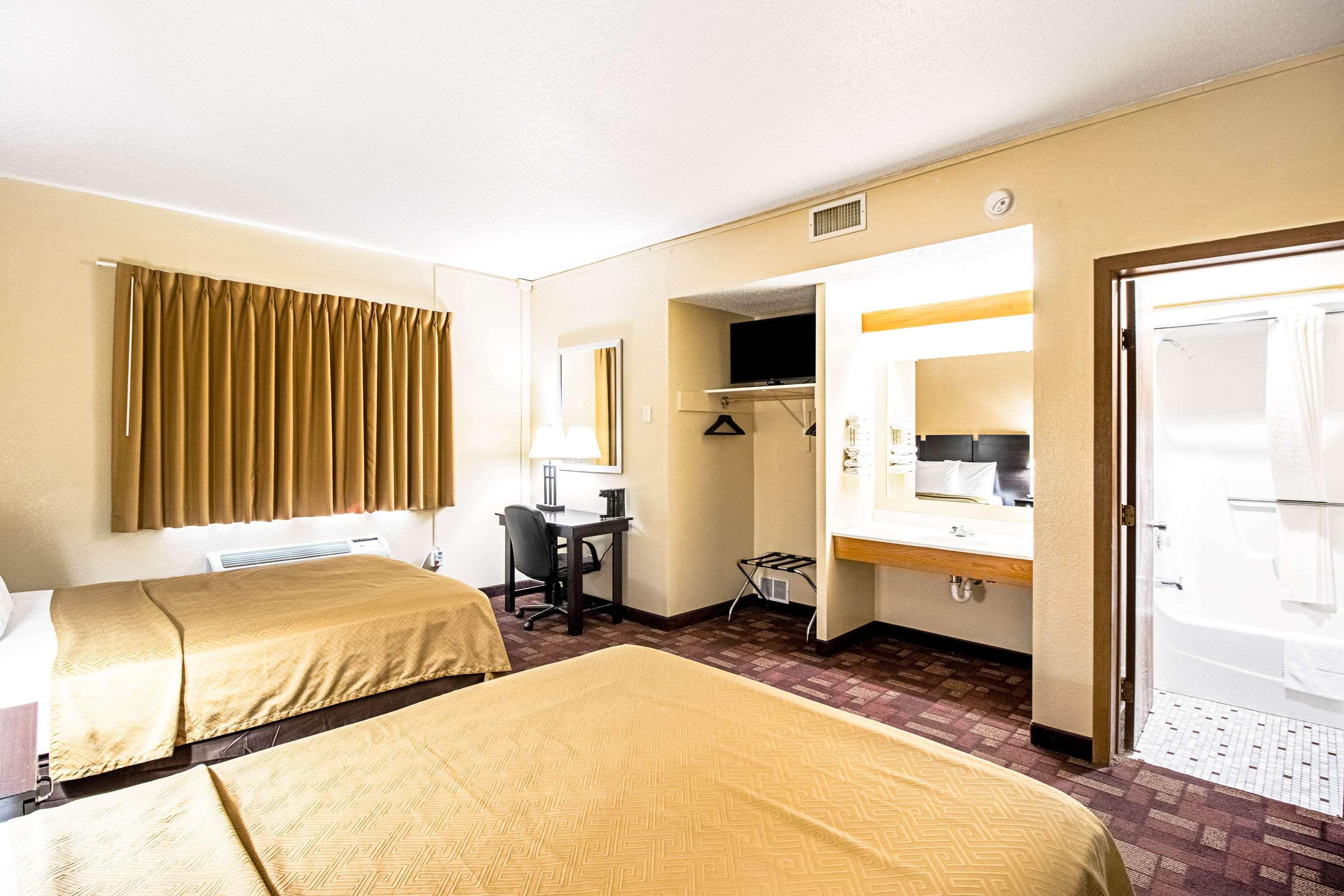 Econo Lodge Watertown Dış mekan fotoğraf