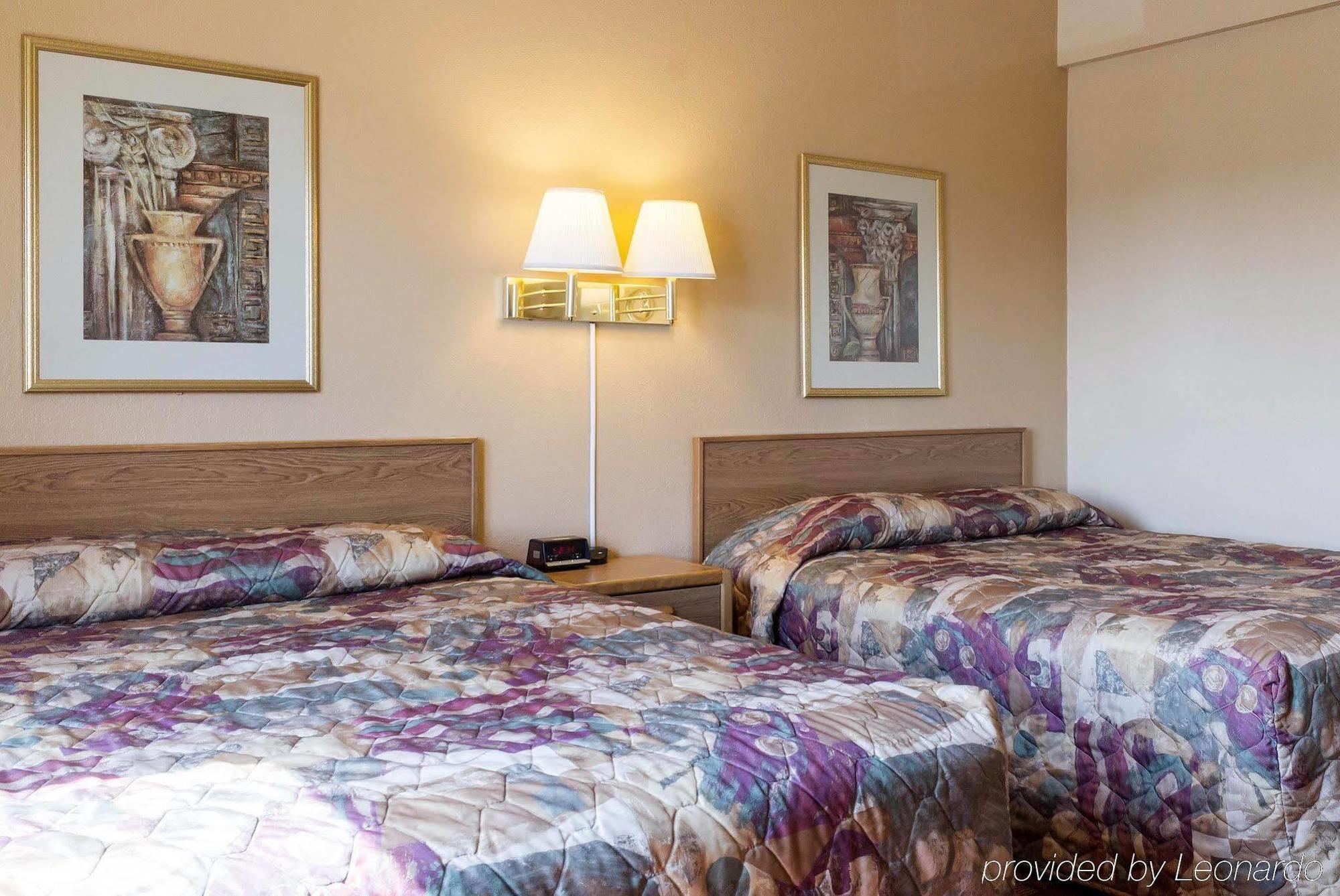 Econo Lodge Watertown Dış mekan fotoğraf
